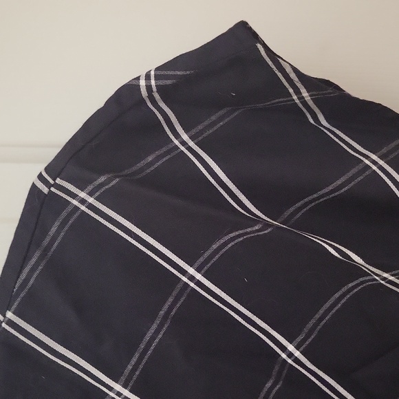 Like New Banana Republic Black and White Check Wrap Blouse, Size S - Picture 5 of 9